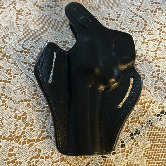 Leather gun holster - Picture 2 of 3
